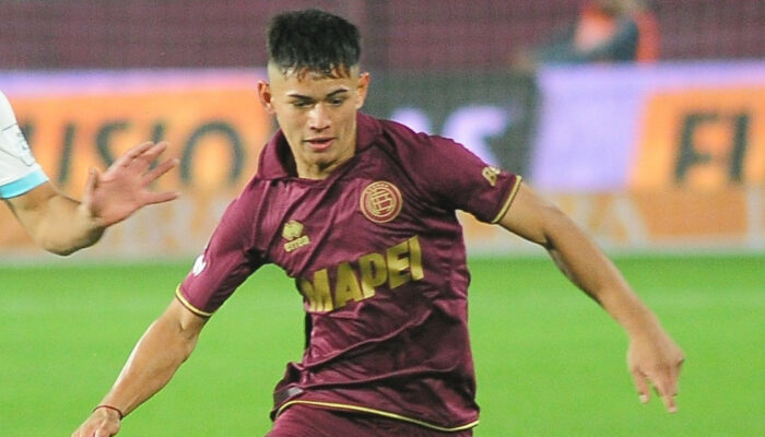 Krisis Lini Belakang, Manchester United Bersaing dengan Liverpool untuk Dapatkan Pemain Lanus